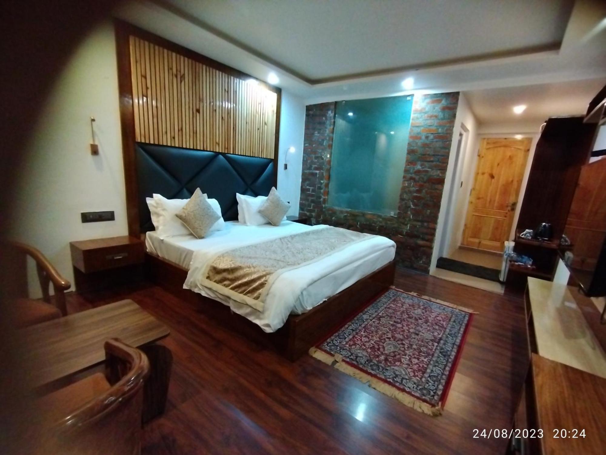 Hotel Lidder Palace Пахалгам Экстерьер фото