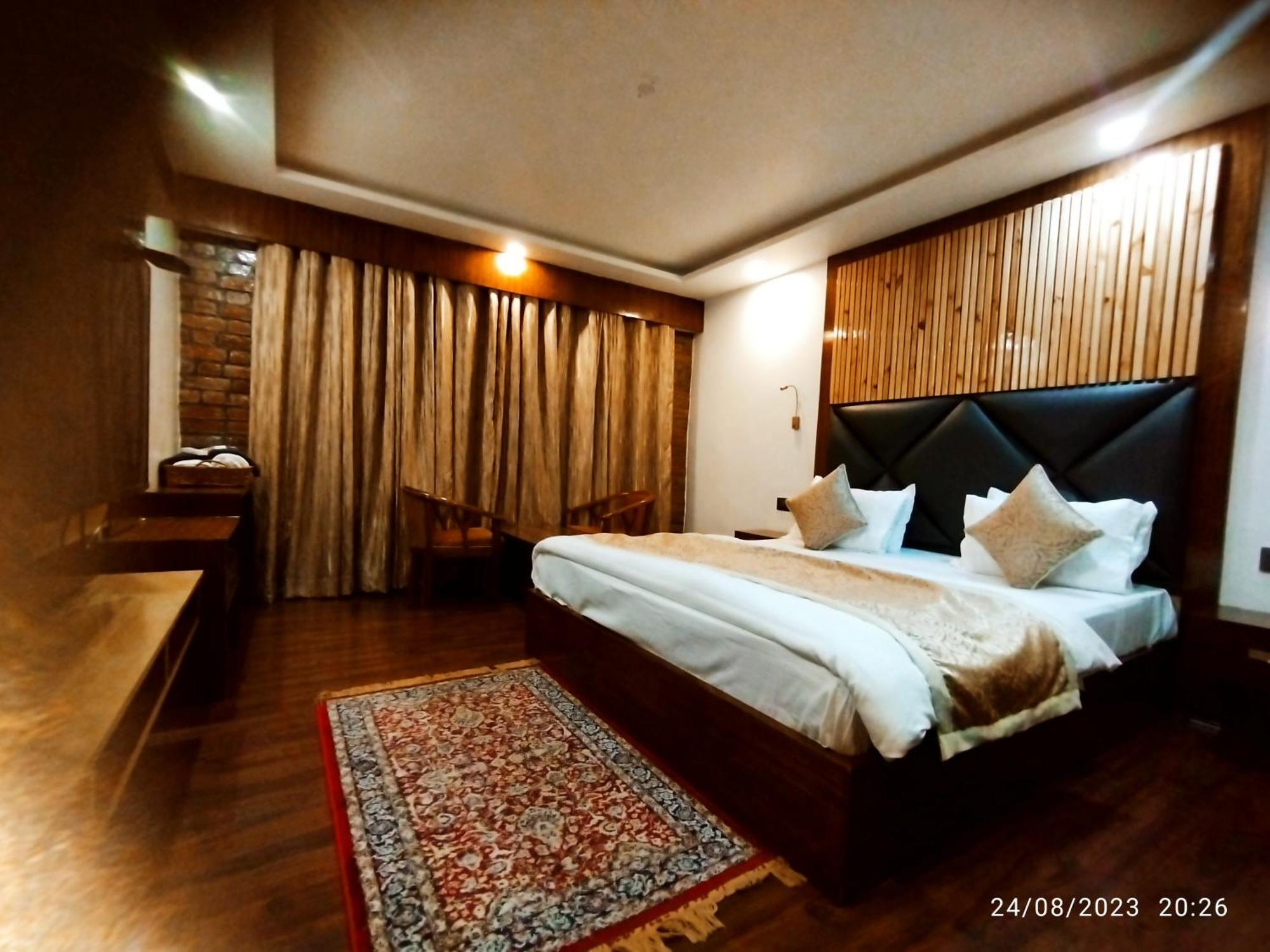 Hotel Lidder Palace Пахалгам Экстерьер фото