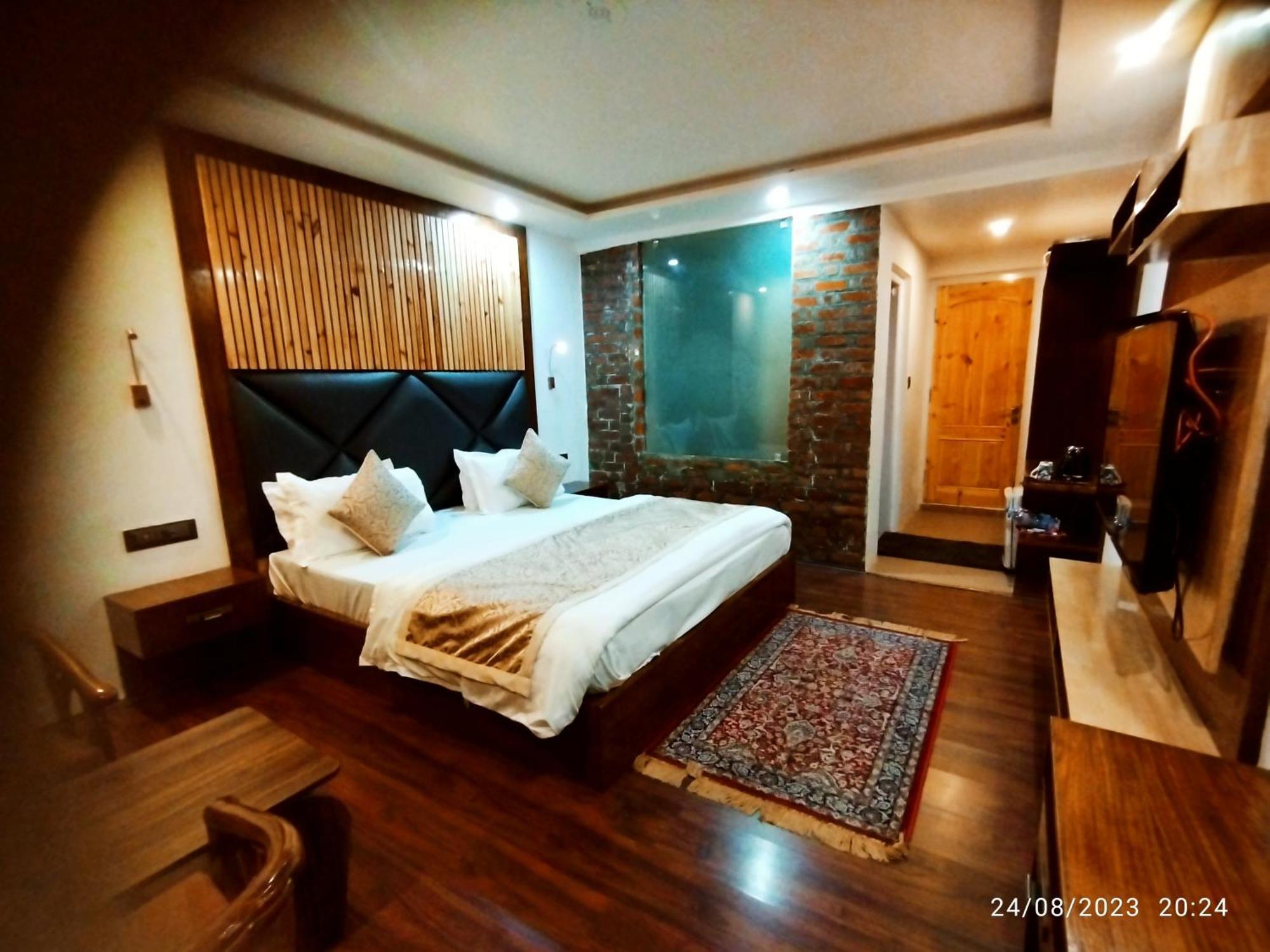 Hotel Lidder Palace Пахалгам Экстерьер фото